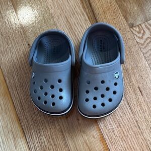 Toddler Gray crocs size 5C